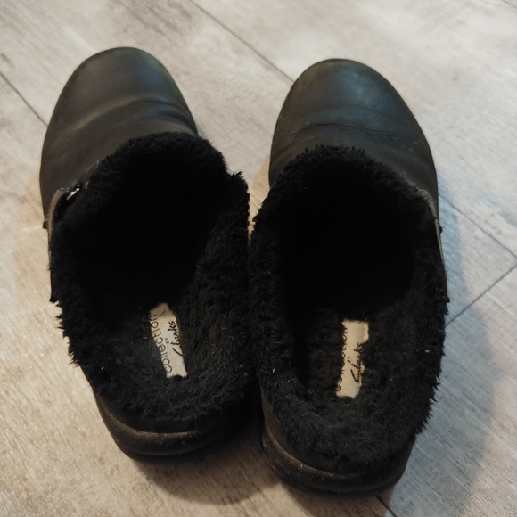 Clarks slides. Size 9. Black - Picture 3 of 5